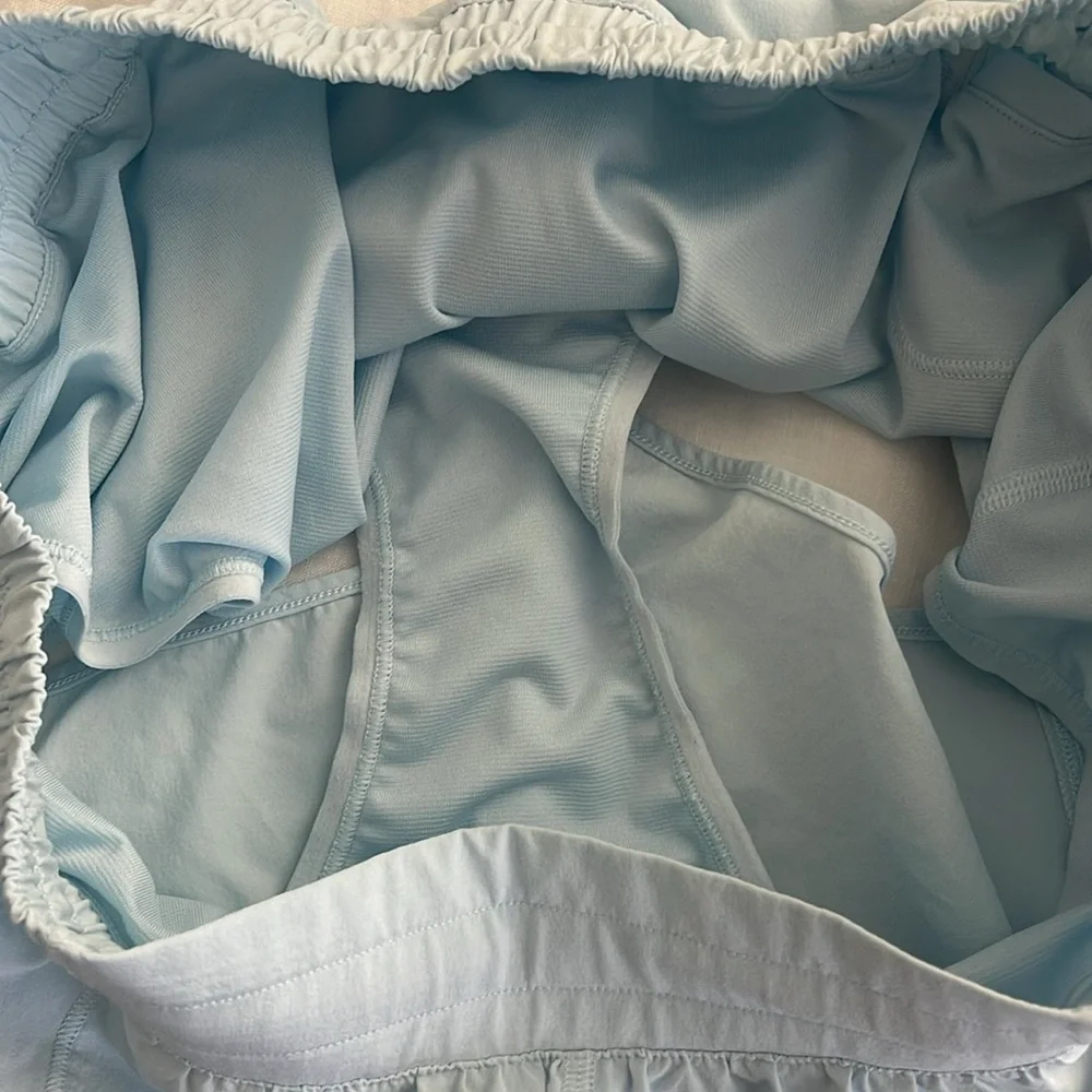 NEW Lululemon 12 Hotty Hot Short 2.5" - Picture 4 of 5